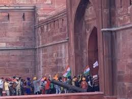 Read more about the article ट्रैक्टर मार्च के दौरान किसानों का जबरदस्त हुड़दंग