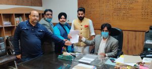 Read more about the article 66 फ़ीट रोड पर हो रहा पानी का दुरुपयोग Jalandhar Heights 2 , Royal Residency और Eco Home के खिलाफ शिकायत दर्ज