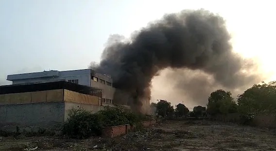 You are currently viewing बठिंडा में कार शोरूम जलकर राख