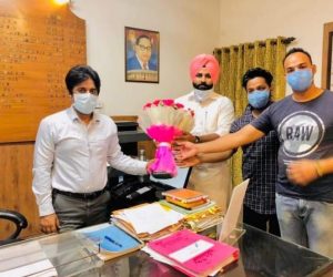 Read more about the article अकाली दल के दोआबा जोन के प्रधान अमृत पाल सिंह डली ने ए.डी.सी जालंधर का किया धन्यवाद