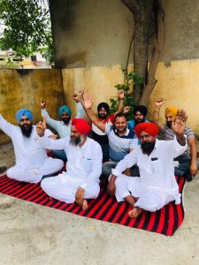 Read more about the article सरपंच गुरचरण सिंह राणा ने मनरेगा कर्मचारियों की हड़ताल का समर्थन किया, पंजाब सरकार से मांगों का पालन करने का आग्रह किया