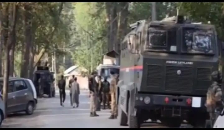 You are currently viewing कश्मीर में खुद पर फर्जी आतंकी हमले ,बीजेपी के दो कार्यकर्ता गिरफ्तार