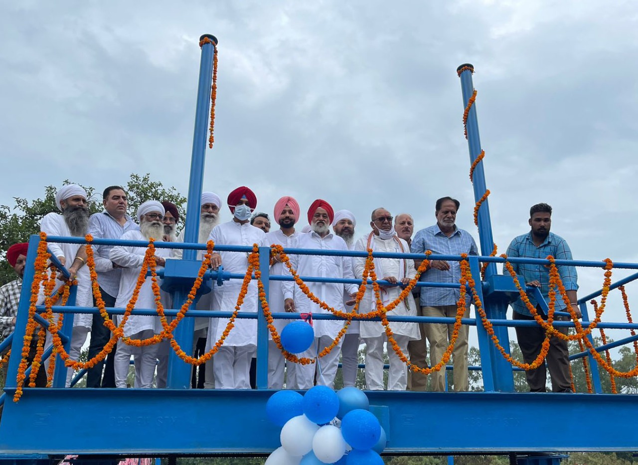 You are currently viewing लुधियाना के मेयर बलकार संधू व विधायक ढिल्लों ने बुड्ढा दरिया में छोड़ा साफ पानी