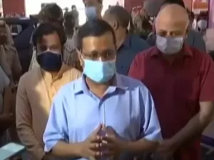 Read more about the article दिल्ली के मुख्यमंत्री अरविंद केजरीवाल दिल्ली कैंट के कथित रेप और हत्या के मामले में पीड़ित दलित परिवार से मिलने गए , देखे