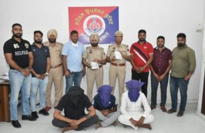 Read more about the article पंजाब में उड़ीसा से अफीम लाकर सप्लाई करने वाला ट्रक ड्राइवर अपने साथियों सहित गिरफ्तार