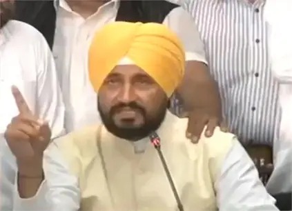 You are currently viewing पंजाब के नए मुख्यमंत्री “चरणजीत सिंह चन्नी” ने अपनी सुरक्षा में कटौती का किया ऐलान