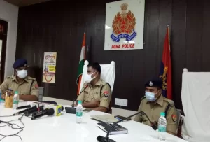 Read more about the article आगरा में जहरीली शराब से चार मौतों के मामले में , तीन आरोपियों को पुलिस ने किया गिरफ्तार