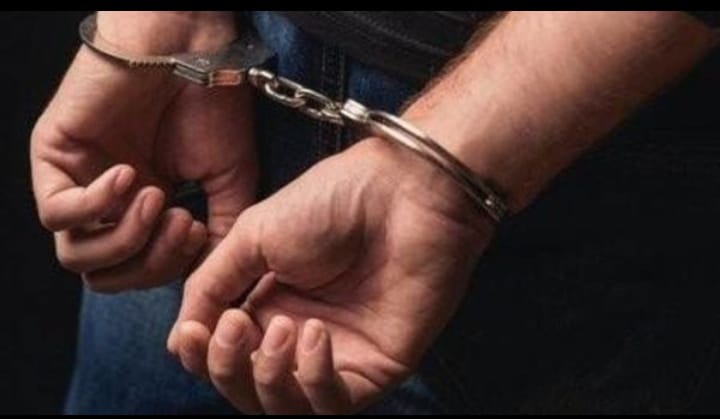 You are currently viewing यहाँ स्कूल की छात्राओं और टीचर को ब्लैकमेल करने वाले , लड़के को पुलिस ने किया गिरफ्तार ; पढ़े