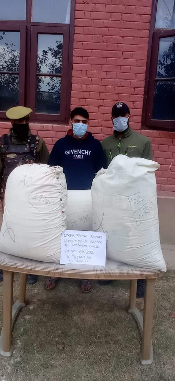 You are currently viewing पुलिस ने कुलगाम में ड्रग तस्कर को गिरफ्तार किया; प्रतिबंधित पदार्थ बरामद