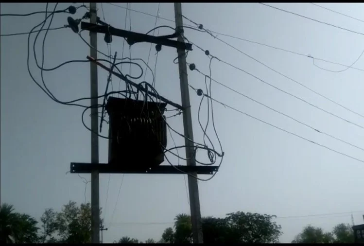 You are currently viewing झारखंड के गुमला में हाईटेंशन बिजली के तार के चपेट में आने से , दो मजदूरों की मौत ; 10 अन्य घायल