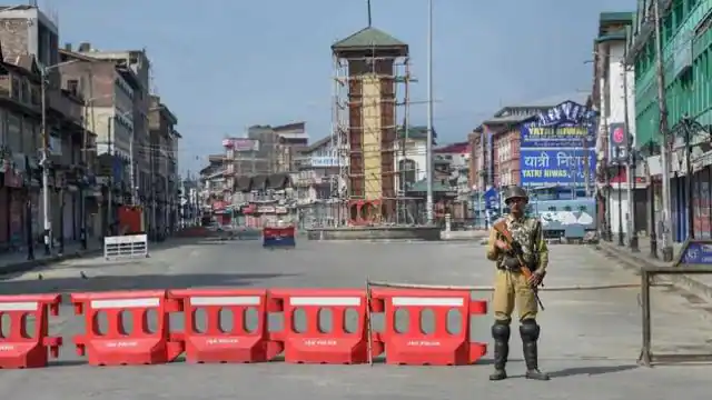 You are currently viewing यहाँ आतंकियों ने ईदगाह इलाके में किया हमला ; पढ़े