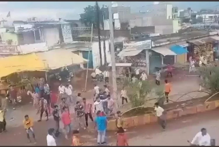 You are currently viewing यहाँ  हिंसा के संबंध में भाजपा सांसद और पूर्व सांसद समेत ,अन्य पार्टी के नेताओं के खिलाफ एफआईआर दर्ज ; पढ़े