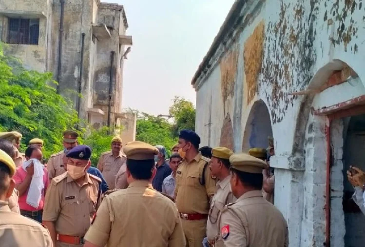 You are currently viewing यहाँ मिला हेड कांस्टेबल का शव फंदे से लटका हुआ ; पढ़े