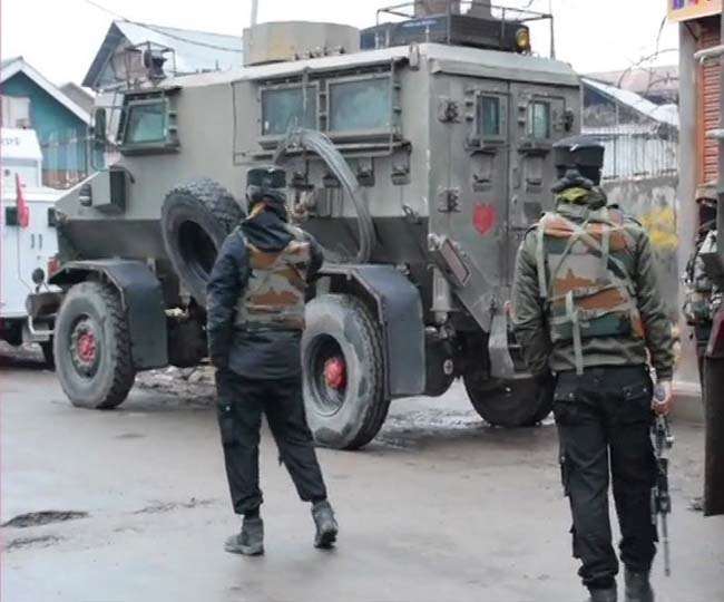 You are currently viewing सुरक्षाबलों ने श्रीनगर में , एक बड़े आत्मघाती हमले की साजिश को नाकाम बनाते हुए ; दो आतंकियों को मुठभेड़ में किया ढेर