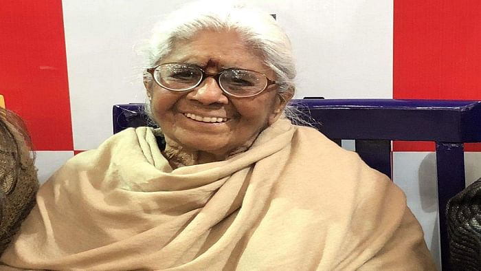 Read more about the article प्रसिद्ध लेखिका मन्नू भंडारी का हुआ निधन