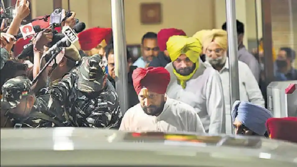 You are currently viewing अब पंजाब में , कैप्टन के बाद कृषि कानूनों का मुद्दा भी छिना