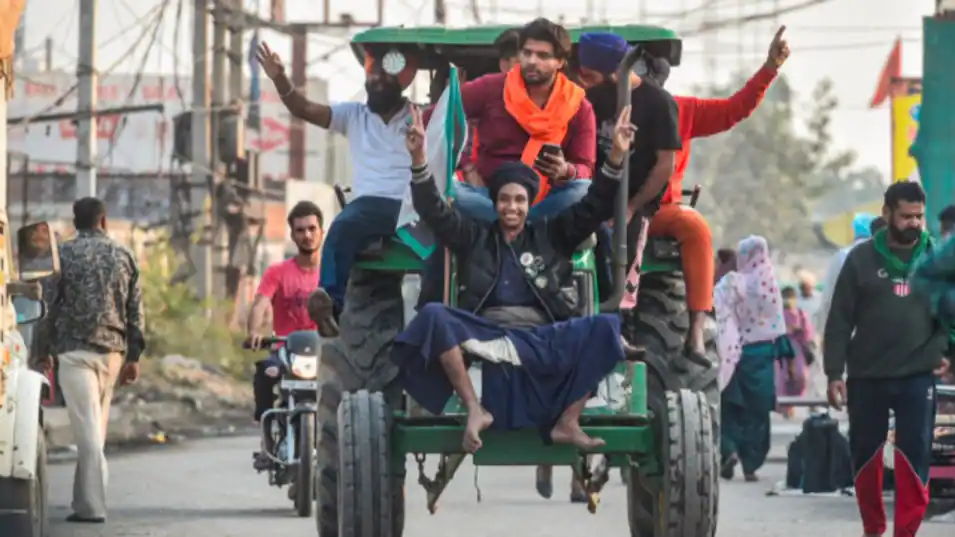 You are currently viewing तीन नए कृषि कानूनों की वापसी का , पीएम नरेंद्र मोदी की ओर से ऐलान ;  किए जाने के बाद अब संयुक्त किसान मोर्चा ने रखी तीन और मांगें