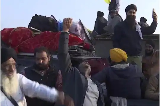 You are currently viewing टोल वृद्धि पर पंजाब के किसानों का आंदोलन, 20 दिसंबर से ट्रेनों को भी रोकेंगे