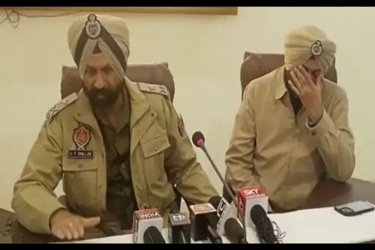 You are currently viewing कपूरथला अभद्रता कांड! पुलिस का यू-टर्न, आईजी ने तीखे बयान के बाद कहा यह… VIDEO कपूरथला में अनादर की घटना 