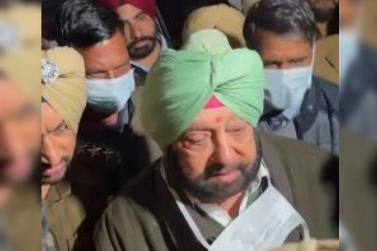 You are currently viewing ट्रक यूनियन ने की कैप्टन अमरिन्दर गाड़ी की घेराबंदी, गलती मानी और माफ़ी मांगी