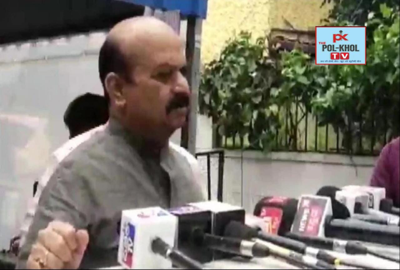 You are currently viewing कर्नाटक में कांग्रेस पार्टी के , नेता गोपालकृष्ण द्वारा कथित तौर पर , भाजपा नेता विश्वनाथ की हत्या की साजिश रचने के आरोप ; सामने आने के बाद स्थानीय पुलिस ने मामला किया दर्ज