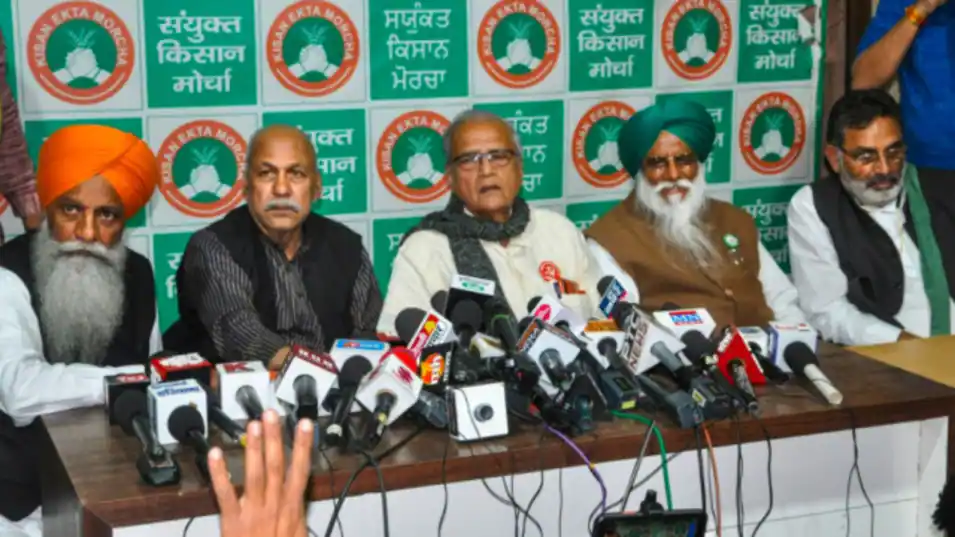 You are currently viewing दिल्ली की सीमाओं पर बीते , 14 महीनों से डटे किसानों ने ; आंदोलन की समाप्ति का किया ऐलान