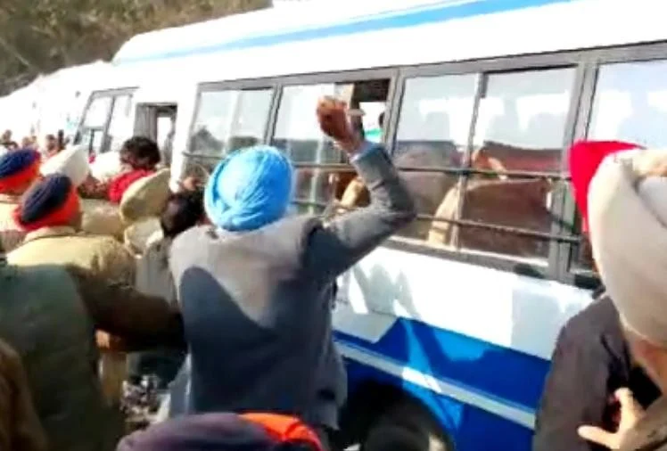 You are currently viewing मानसा में , बेरोजगार ईटीटी शिक्षकों पर सीएम सिक्योरिटी में ; तैनात एक डीएसपी ने बरसाईं लाठियां