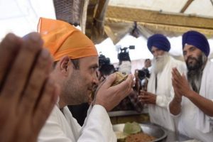 Read more about the article राहुल गांधी 117 उम्मीदवारों के साथ Sri Harmandir Sahib जी अरदास करेंगे.