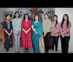 Read more about the article Apeejay College ऑफ फाइन के B वोक (ब्यूटी एंड वेलनेस) सेम V के छात्र कला जालंधर ने किसकी उपलब्धियों की चमचमाती टोपी में एक और कीर्तिमान जोड़ा
