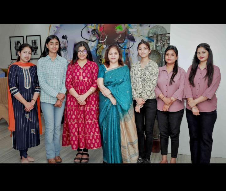You are currently viewing Apeejay College ऑफ फाइन के B वोक (ब्यूटी एंड वेलनेस) सेम V के छात्र कला जालंधर ने किसकी उपलब्धियों की चमचमाती टोपी में एक और कीर्तिमान जोड़ा