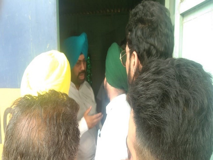 You are currently viewing ASI ने जड़ा बस ड्राइवर को थप्पड़ रोडवेज चालकों ने जाम किया लुधियाना फिरोजपुर हाईवे  माफी मांगने पर ही खोला