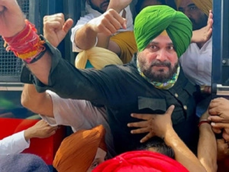 You are currently viewing नवजोत सिद्धू ने तोड़ी चुप्पी ट्वीटर पर लिखा अपने खिलाफ बातें बड़ी खामोशी से सुनता हूं जवाब वक्त देगा