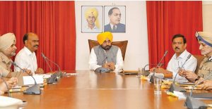 Read more about the article ड्रग्स पर एक्शन प्लान जिले में 2 बॉर्डर एरिया में 4 STF टीमें तैनात पंजाब CM मान ने DC SSP तलब किए