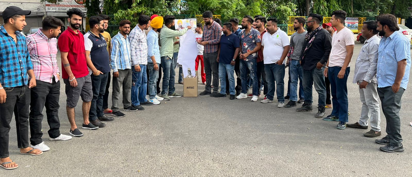 You are currently viewing अंगद दत्ता और युवा कार्यकर्ताओं की टीम ने सीएम और अरविंद केजरीवाल की विफलताओं का पुतला फूंका