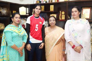 Read more about the article हंस राज महिला महा विद्यालय जालंधर के Bachelor of Physical Education के छात्र ने जालंधर की वॉलीबॉल टीम की खिलाड़ी ने संस्थान का नाम रौशन किया।