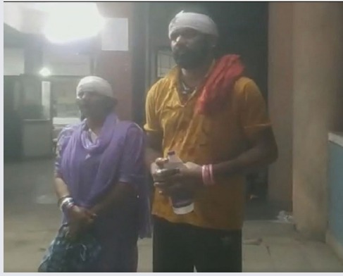 You are currently viewing जालंधर में धार्मिक स्थल पर हमला, एक महिला समेत 2 घायल, अराजक तत्वों ने कांच की बोतलें मारी,