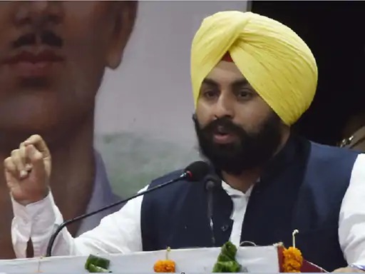 You are currently viewing पंजाब में अध्यापकों की 4902 भर्तियां मास्टर कैडर के लिए एग्जाम डेट जारी  शिक्षा मंत्री बोले- जल्द और भर्ती निकलेगी