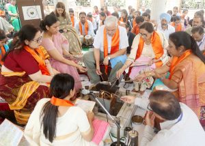 Read more about the article एचएमवी में हवन के साथ नया शैक्षणिक सत्र शुरू