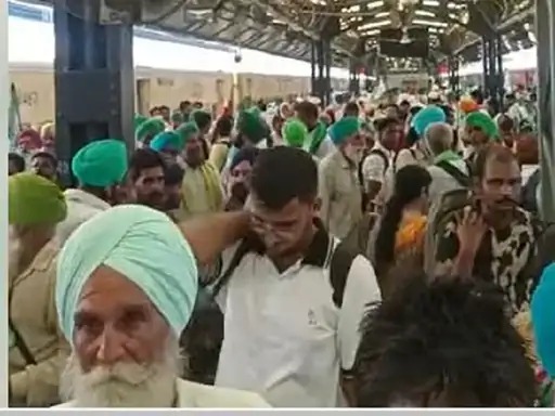 You are currently viewing पंजाब के किसान ट्रेन-बसों से चले दिल्ली की ओर : जंतर-मंतर पर देंगे धरना बिजली एक्ट 2012 संशोधित बिल के खलाफ विरोध जताने जा रहे है दिल्ली