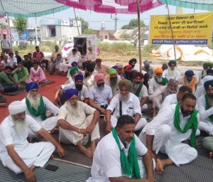 Read more about the article पंजाब सरकार ने मांगा कल तक का समय दिल्ली में होगी SKM की बैठक  किसान बोले- अब भी पैसे नहीं आए तो लेंगे बड़ा फैसला