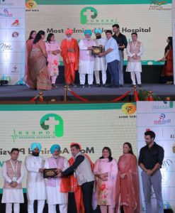 Read more about the article पायोनियर ऑफ मेडिकल साइंस हेल्थ एंड वैलनेस कनकलेव के दौरान डॉ चंद्र बौरी तथा डॉ सुमित गुप्ता  समाज में स्वास्थ्य संबंधी योगदान के लिए सम्मानित