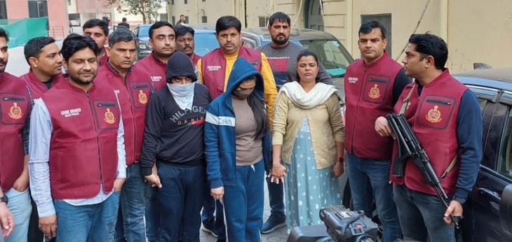 You are currently viewing दिल्ली में हत्या कर अमृतसर में छिपे हत्यारे गर्लफ्रेंड के साथ मिल युवक ने रिश्तेदार का किया कत्ल 14.4 लाख और गहने बरामद
