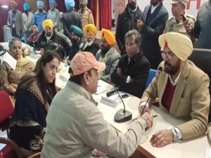Read more about the article AAP सरकार की NRI मिलनी पर सियासत कांग्रेस बोली- सरकारी कार्यक्रम के लिए एनआरआई सभा के खाते से 10 लाख खर्च किए