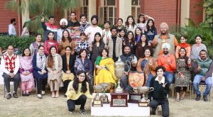 Read more about the article नॉर्थ जोन यूथ फेस्टिवल में GNDU का प्रतिनिधित्व करेंगे एपीजे कॉलेज ऑफ फाइन आर्ट्स के विद्यार्थी