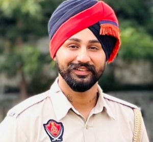 Read more about the article पंजाब में गैंगस्टरों ने की पुलिसकर्मी की हत्या गाड़ी लूटकर भाग रहे थे, पीछा करने पर बरसाईं गोलियां, मुठभेड़ के बाद तीनों गिरफ्तार