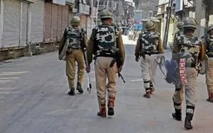 Read more about the article जम्मू-कश्मीर के बडगाम में सुरक्षाबलों ने 2 आतंकियों को मार गिराया, 2 नागरिक भी घायल