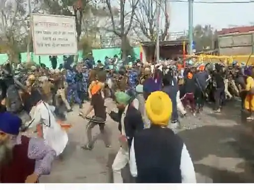 You are currently viewing चंडीगढ़ में प्रदर्शनकारियों का पुलिस पर हमला:बैरिकेड तोड़े; तलवार-डंडों से पीटा