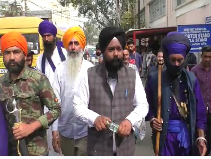 You are currently viewing लुधियाना पहुंचा कौमी इंसाफ मोर्चा बंदी सिखों की रिहाई मांग रहे सूरत सिंह खालसा से मिला पुलिस बल तैनात रहा