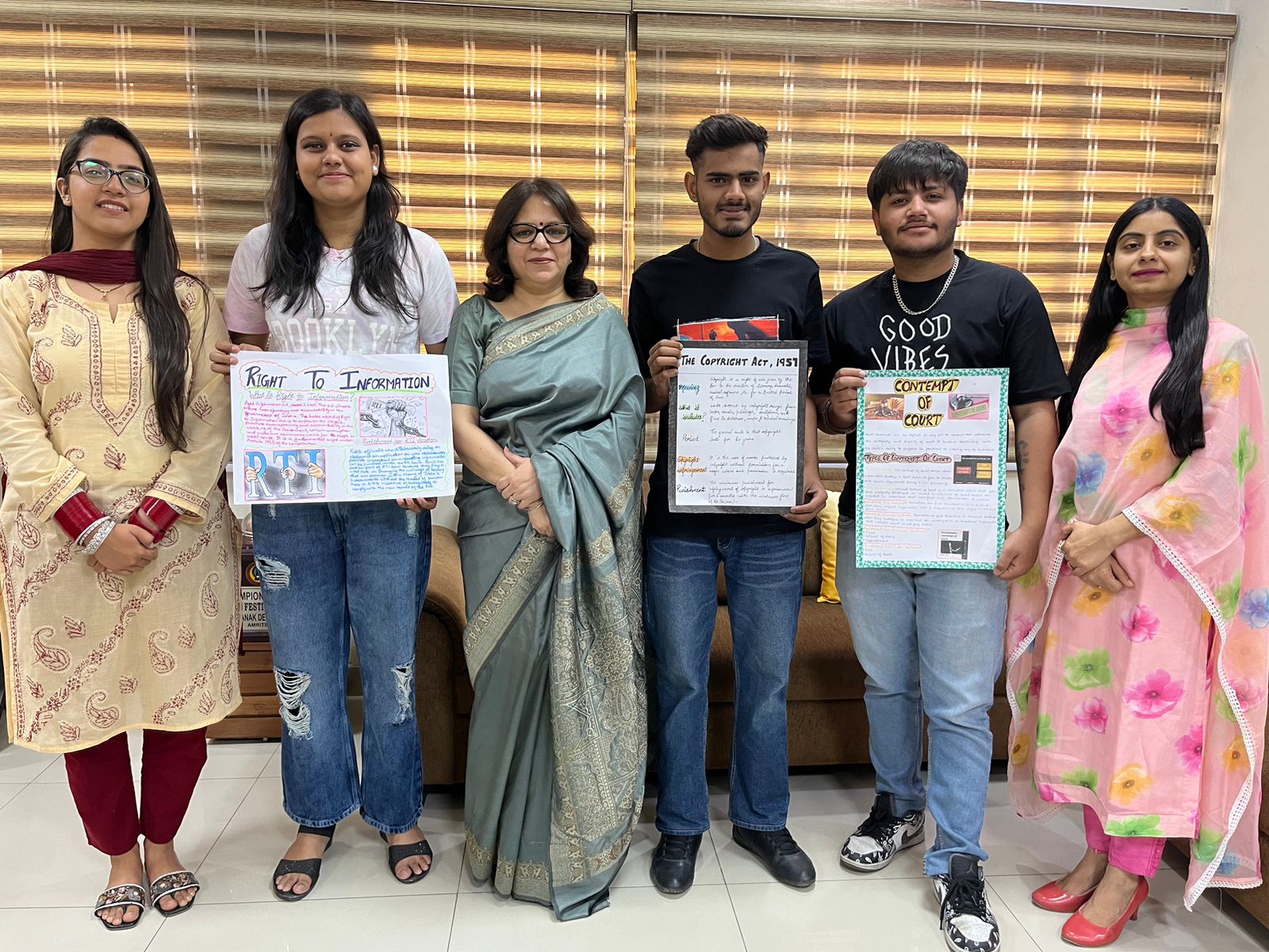 You are currently viewing एपीजे कॉलेज ऑफ फाइन आर्ट्स जालंधर के जर्नलिज्म एंड मास कम्यूनिकेशन विभाग द्वारा प्रैस लॉस इन इंडिया पर पोस्टर मेकिंग प्रतियोगिता का आयोजन
