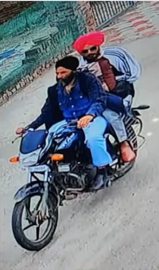 You are currently viewing Amritpal ने हुलिया बदला, दाढ़ी छोटी की:बाइक पर फरार होने की तस्वीर सामने आई; उसकी पत्नी बब्बर खालसा की मेंबर, फंड जुटाती है